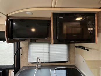 2017 Navion 24V