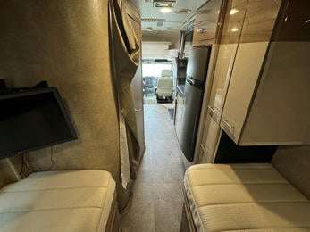 2017 Navion 24V