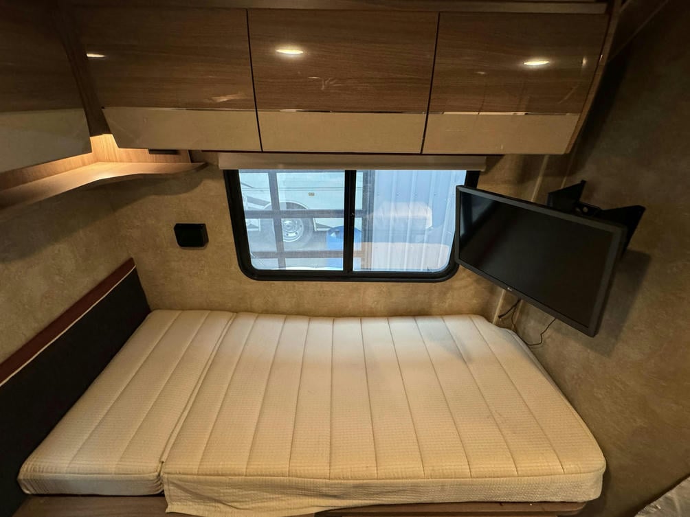 2017 Navion 24V
