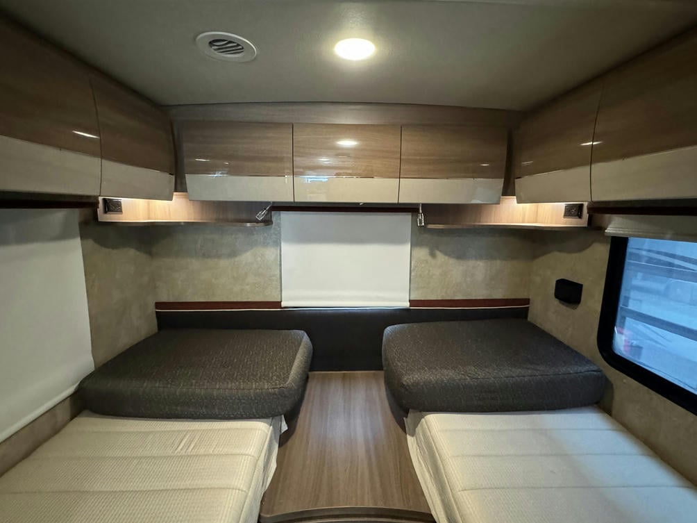 2017 Navion 24V