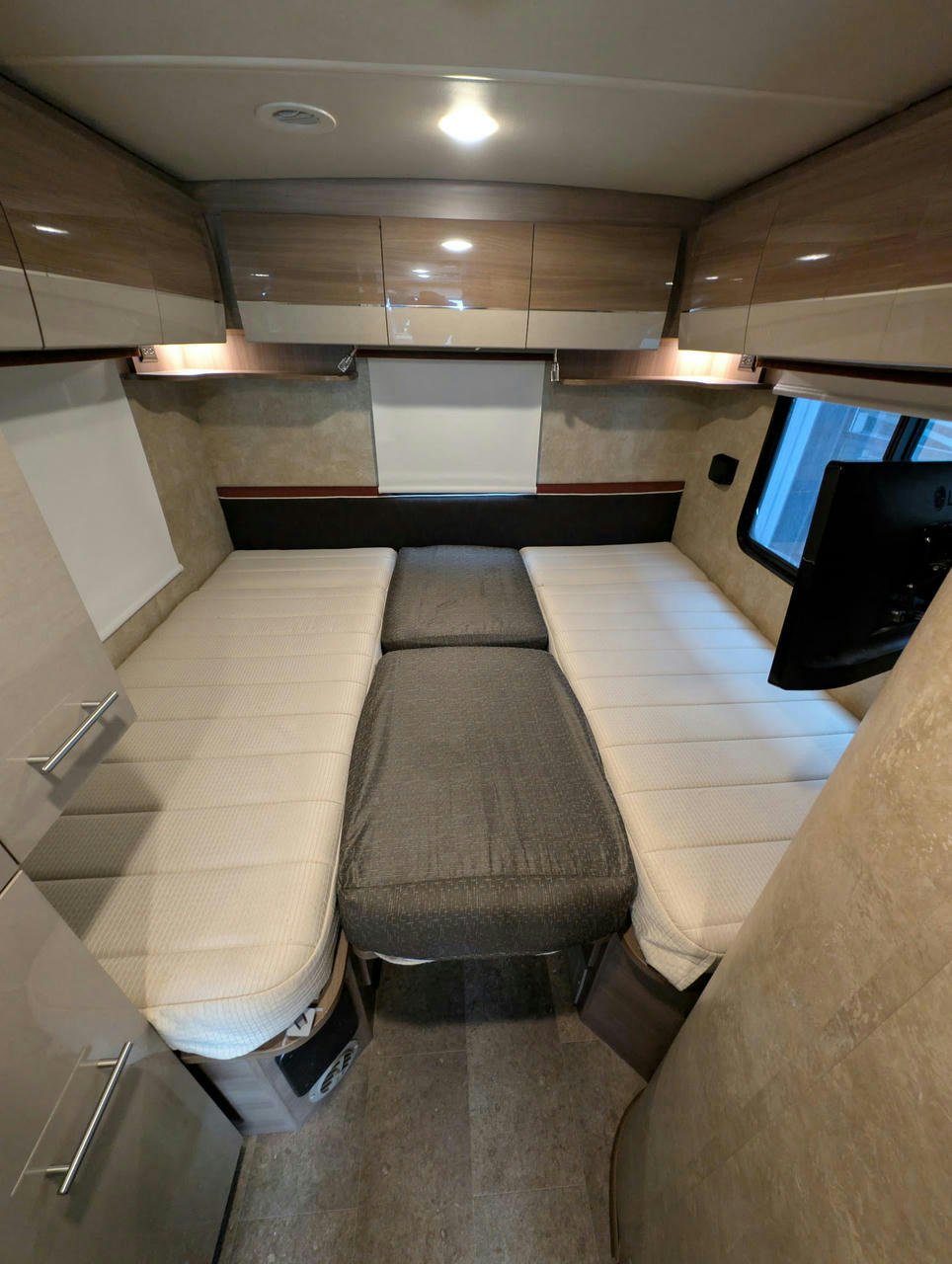 2017 Navion 24V