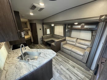 2018 Hideout 281DBS