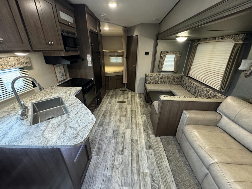 2018 Hideout 281DBS