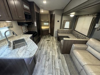 2018 Hideout 281DBS