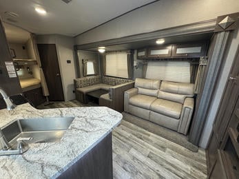 2018 Hideout 281DBS
