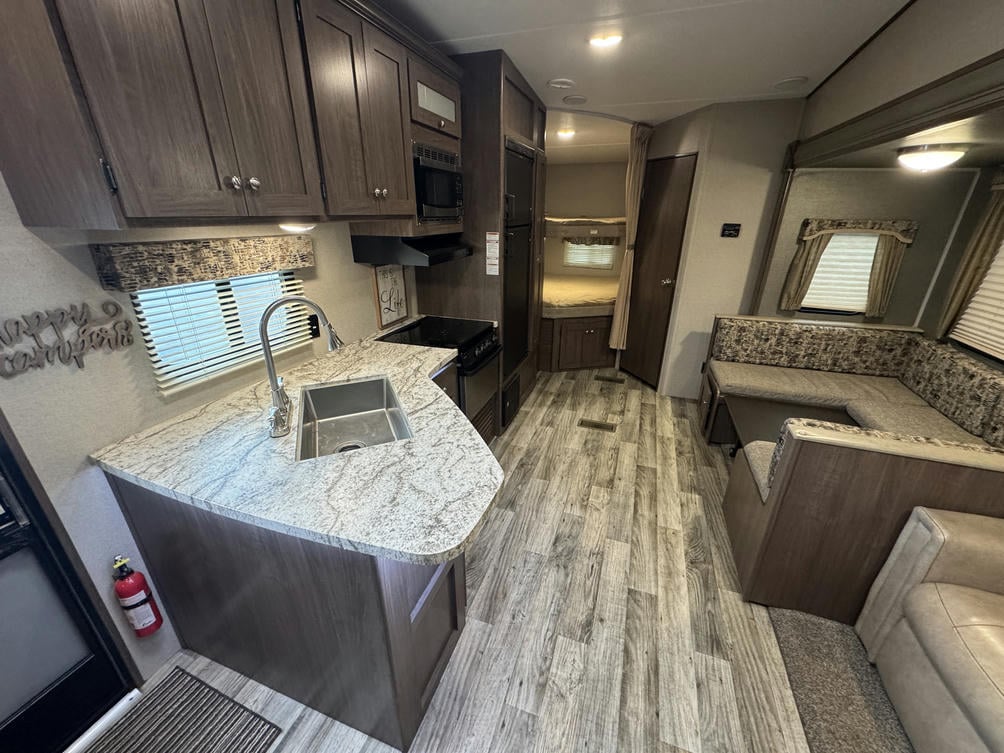 2018 Hideout 281DBS