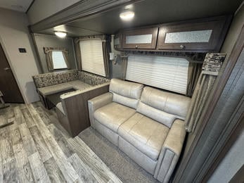 2018 Hideout 281DBS