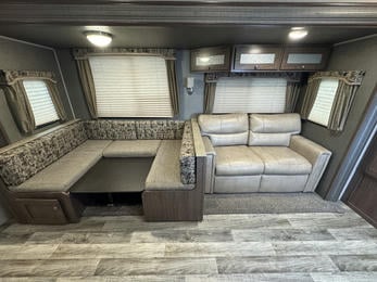 2018 Hideout 281DBS