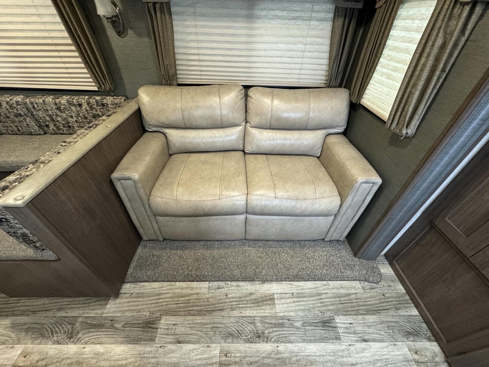 2018 Hideout 281DBS