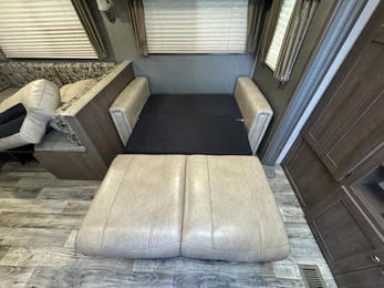2018 Hideout 281DBS