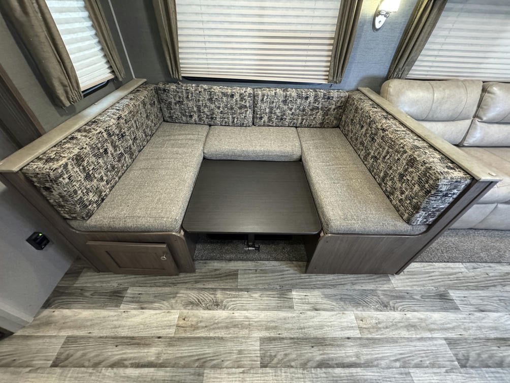 2018 Hideout 281DBS
