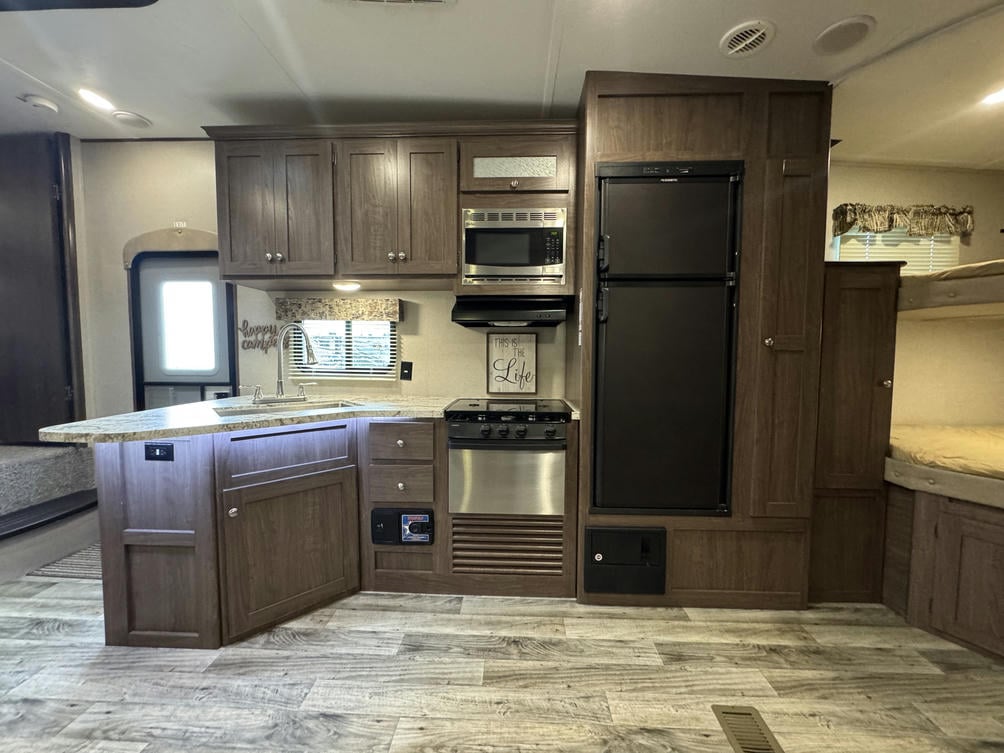 2018 Hideout 281DBS