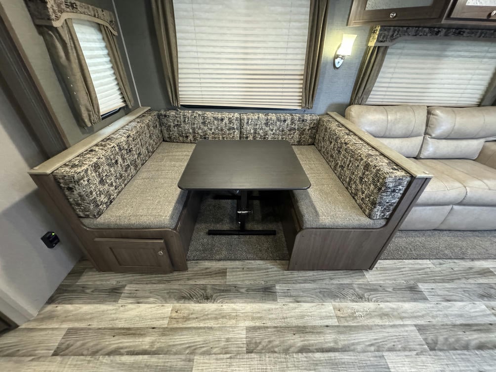 2018 Hideout 281DBS