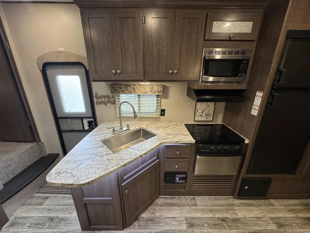 2018 Hideout 281DBS