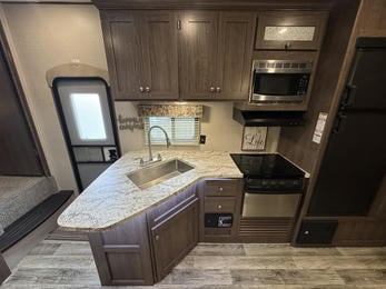 2018 Hideout 281DBS