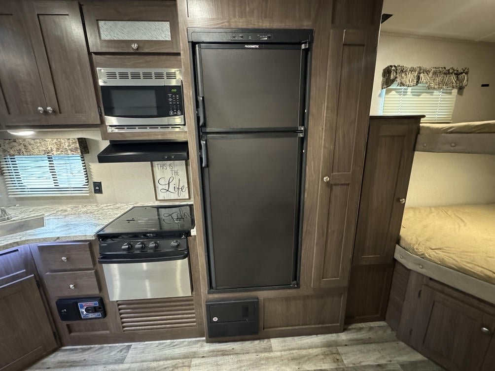 2018 Hideout 281DBS