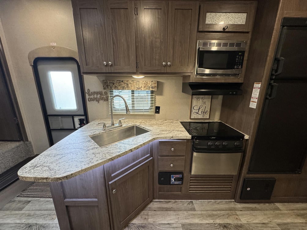 2018 Hideout 281DBS