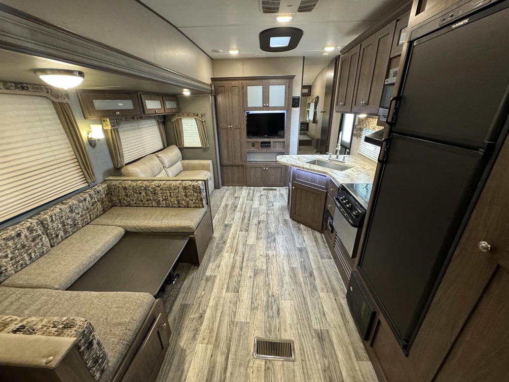 2018 Hideout 281DBS