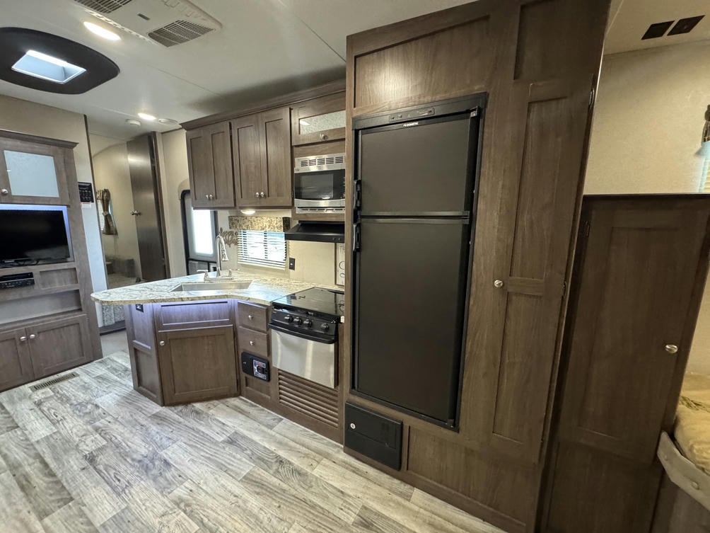 2018 Hideout 281DBS