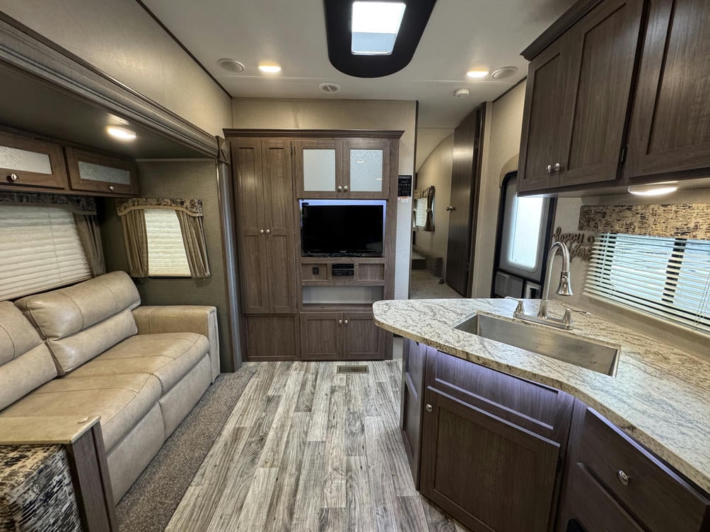 2018 Hideout 281DBS
