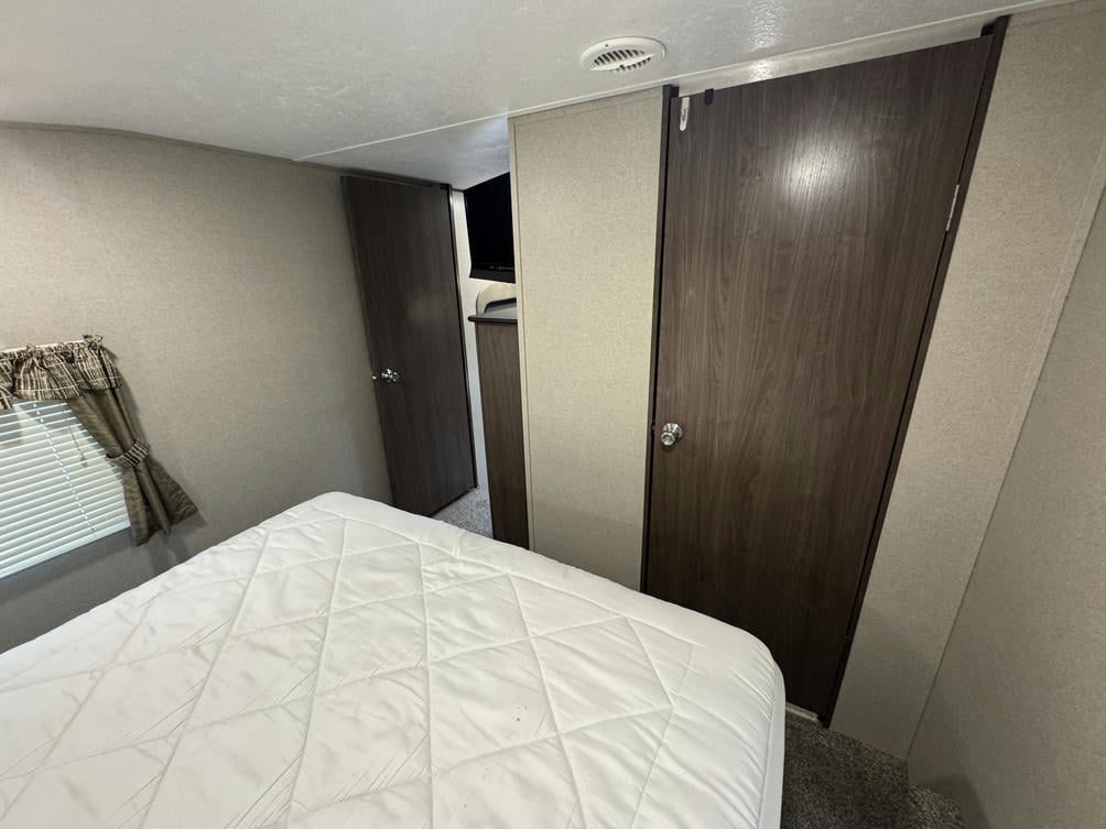 2018 Hideout 281DBS