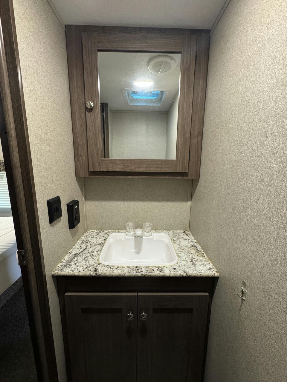 2018 Hideout 281DBS