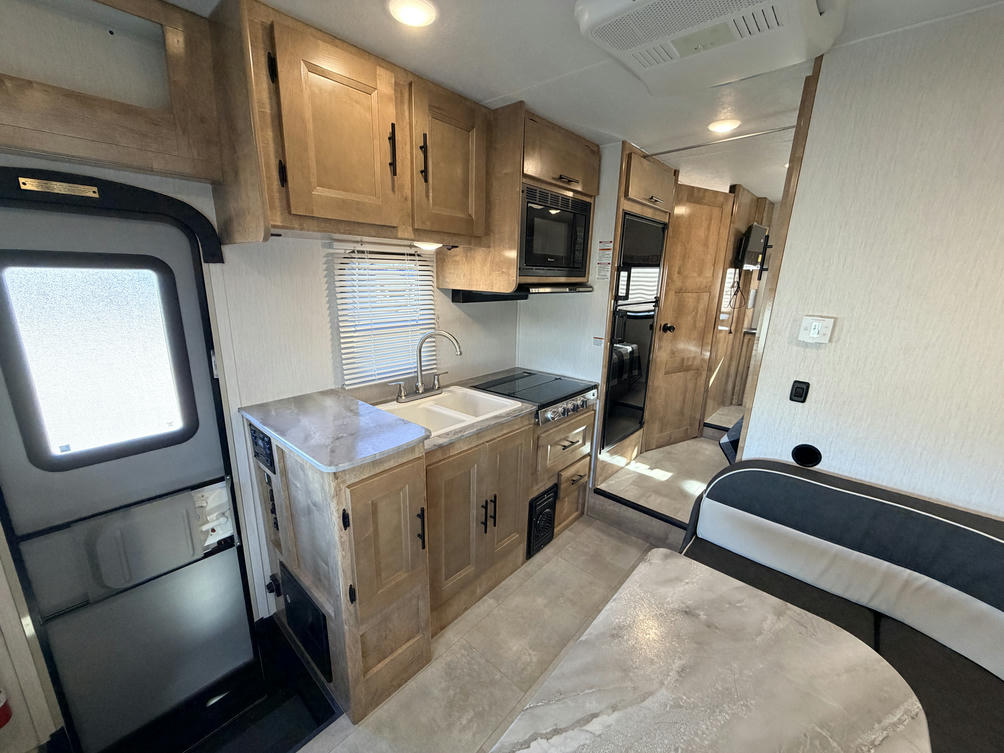 2021 Leprechaun 210RS 