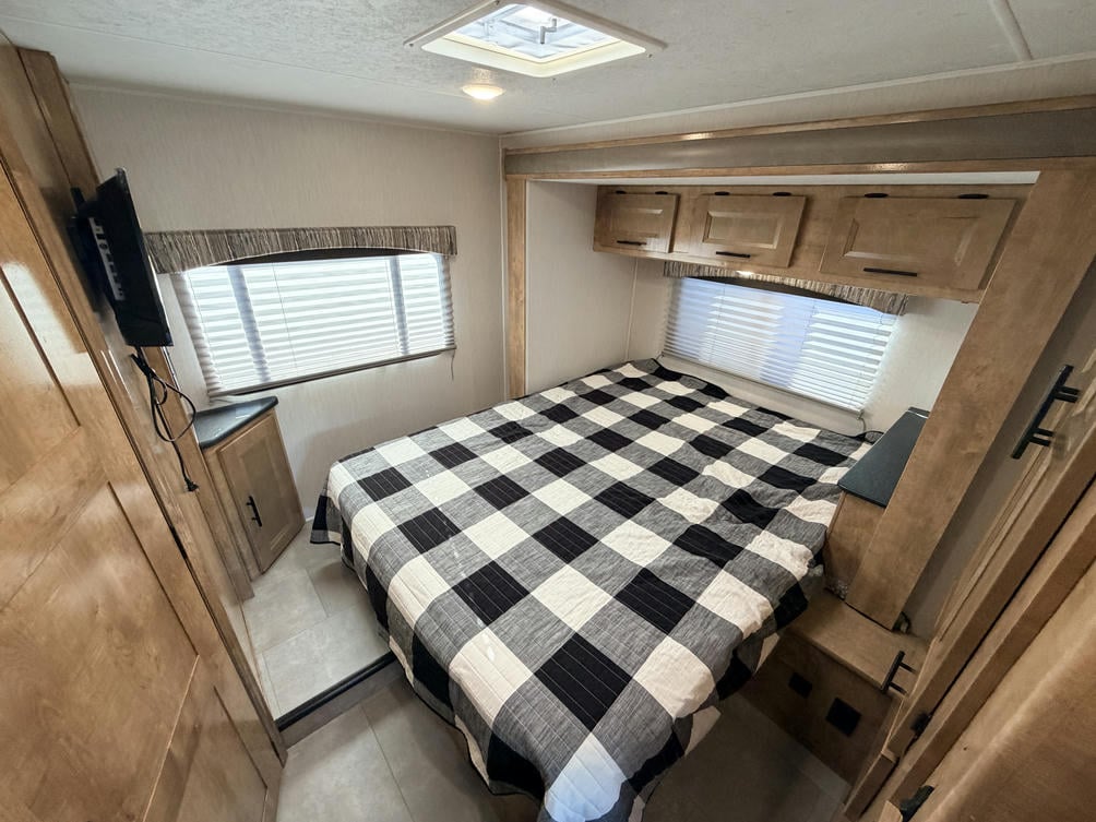 2021 Leprechaun 210RS 