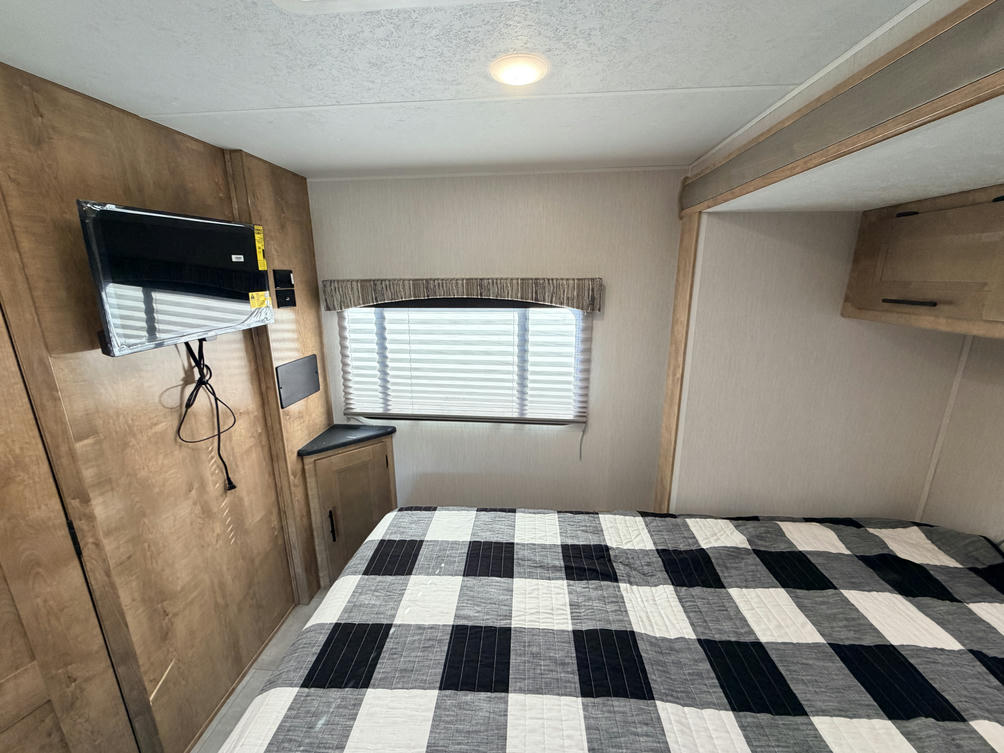 2021 Leprechaun 210RS 