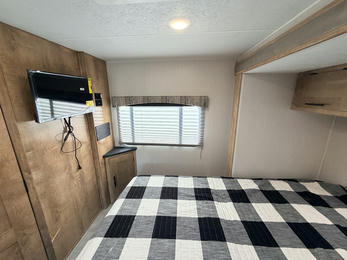 2021 Leprechaun 210RS 