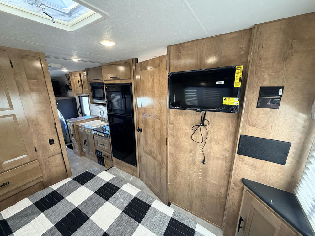 2021 Leprechaun 210RS 