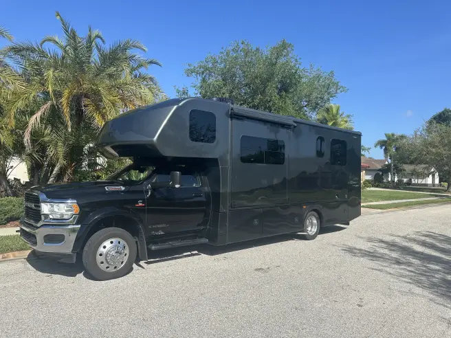 2022 Isata 4x4 28SS with Xplorer Package