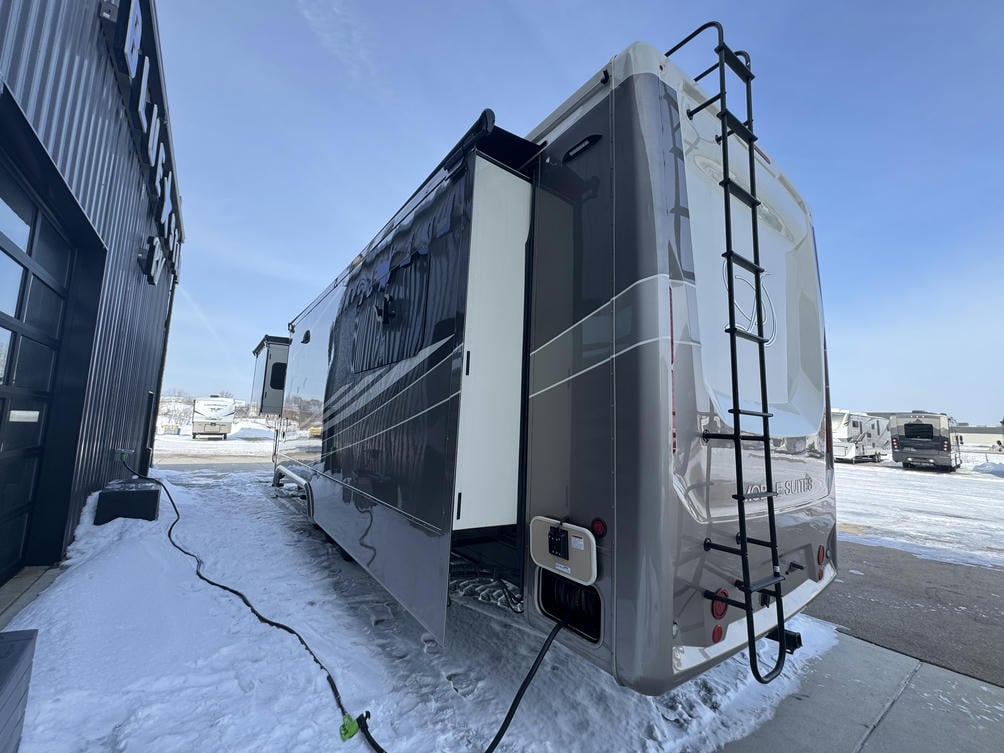 2023 Mobile Suites Santa Fe