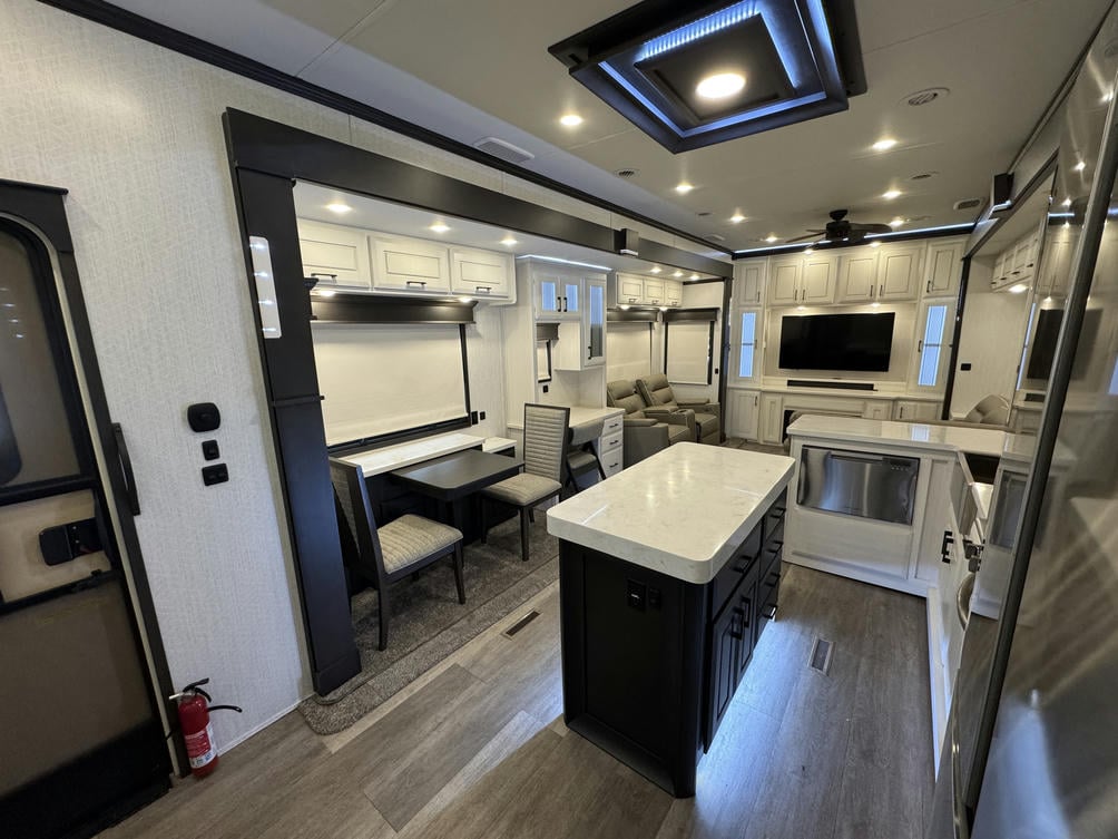 2023 Mobile Suites Santa Fe