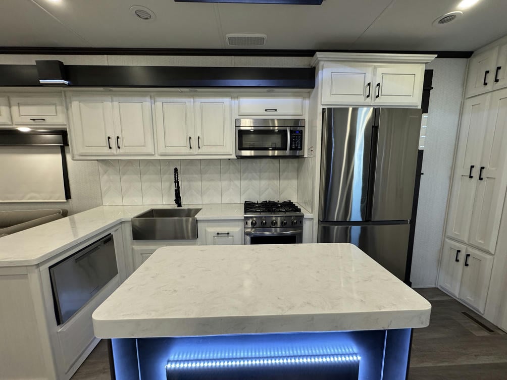 2023 Mobile Suites Santa Fe