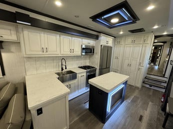 2023 Mobile Suites Santa Fe