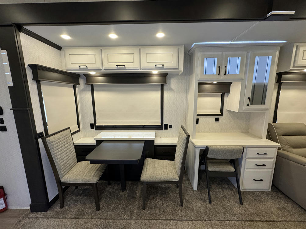 2023 Mobile Suites Santa Fe