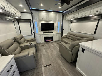 2023 Mobile Suites Santa Fe