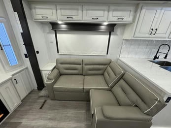 2023 Mobile Suites Santa Fe