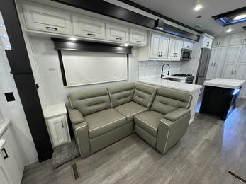2023 Mobile Suites Santa Fe