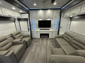 2023 Mobile Suites Santa Fe
