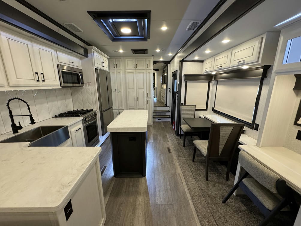 2023 Mobile Suites Santa Fe