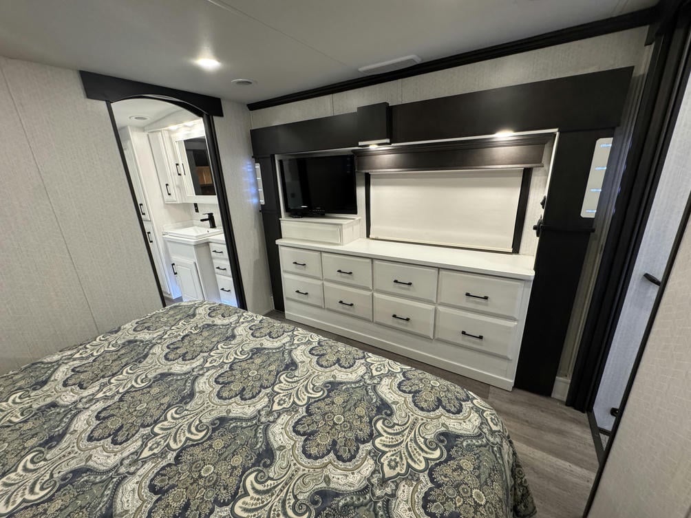 2023 Mobile Suites Santa Fe