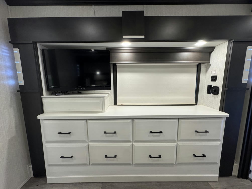 2023 Mobile Suites Santa Fe