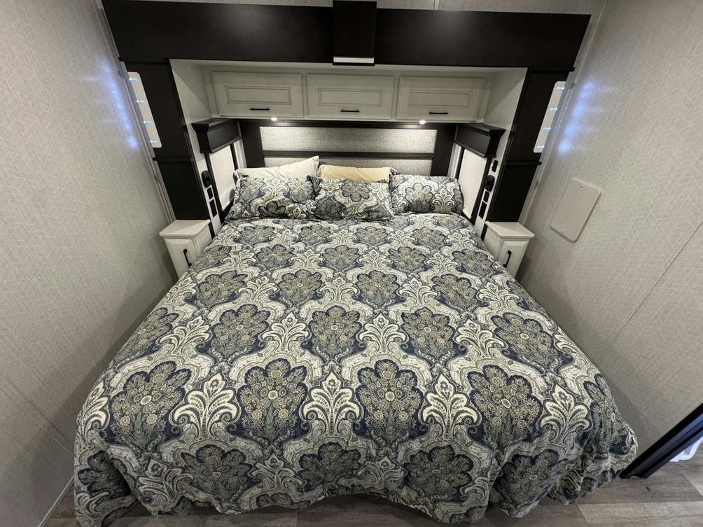 2023 Mobile Suites Santa Fe