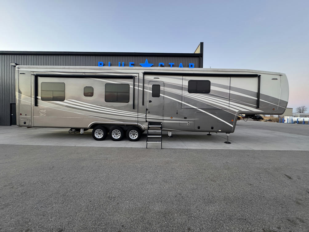 2023 Mobile Suites Santa Fe