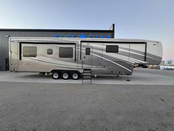 2023 Mobile Suites Santa Fe