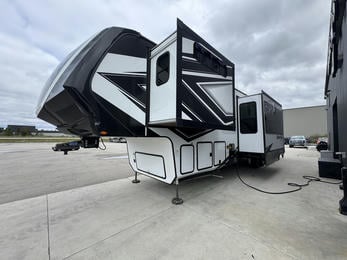 2023 Momentum 410TH-R