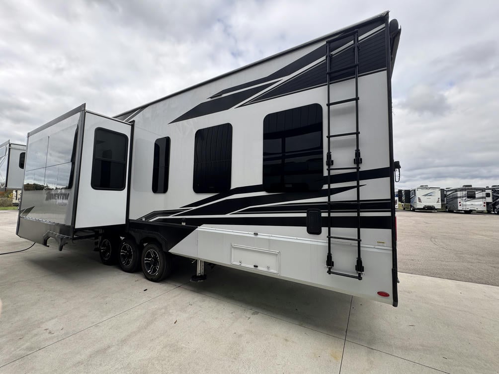 2023 Momentum 410TH-R