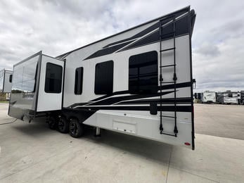 2023 Momentum 410TH-R